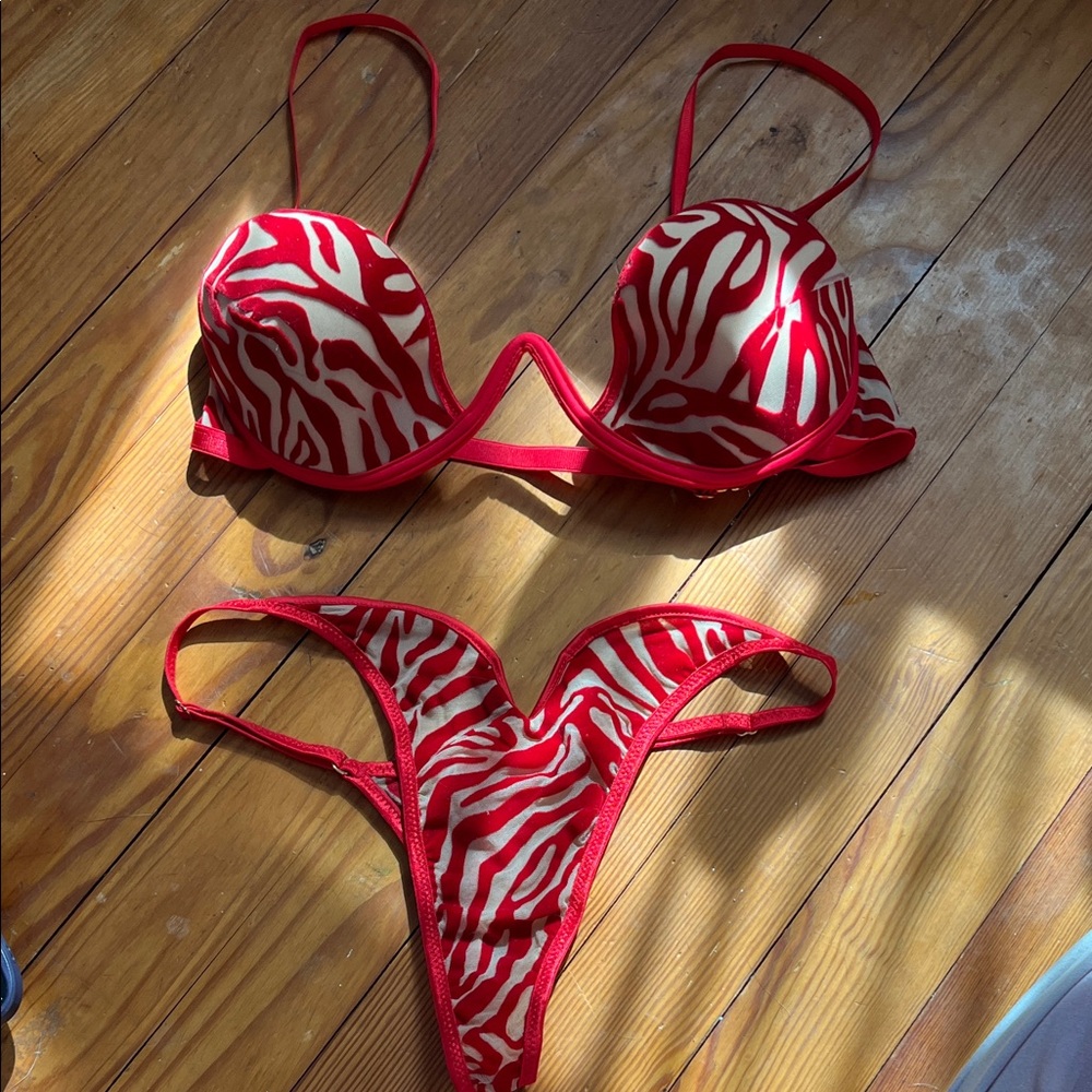 Perilla Red Tiger Kylie bra and panty set 36C / Large